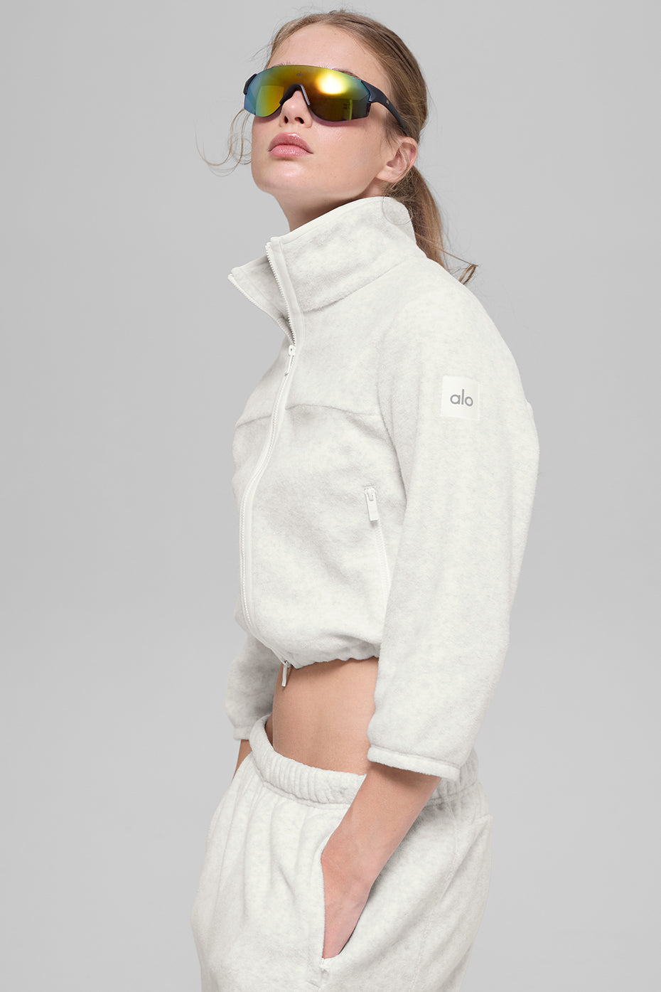 Alo Yoga Polar Fleece Retreat Cropped Jacket - White Heather Grey - imagen 2