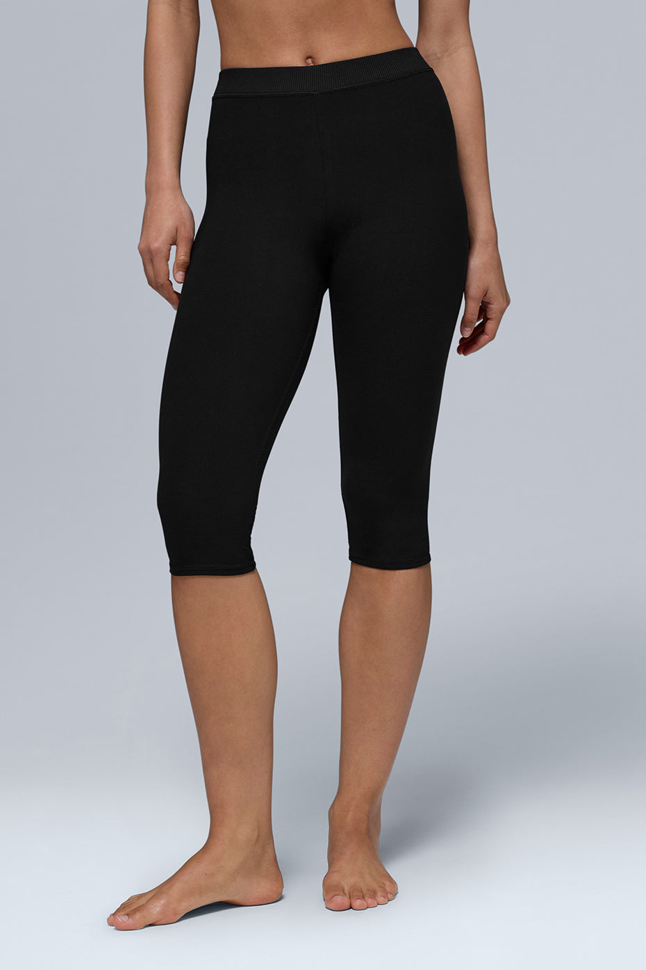 Alo Yoga Alosoft High-Waist Iconic 90's Capri - Black - imagen 2