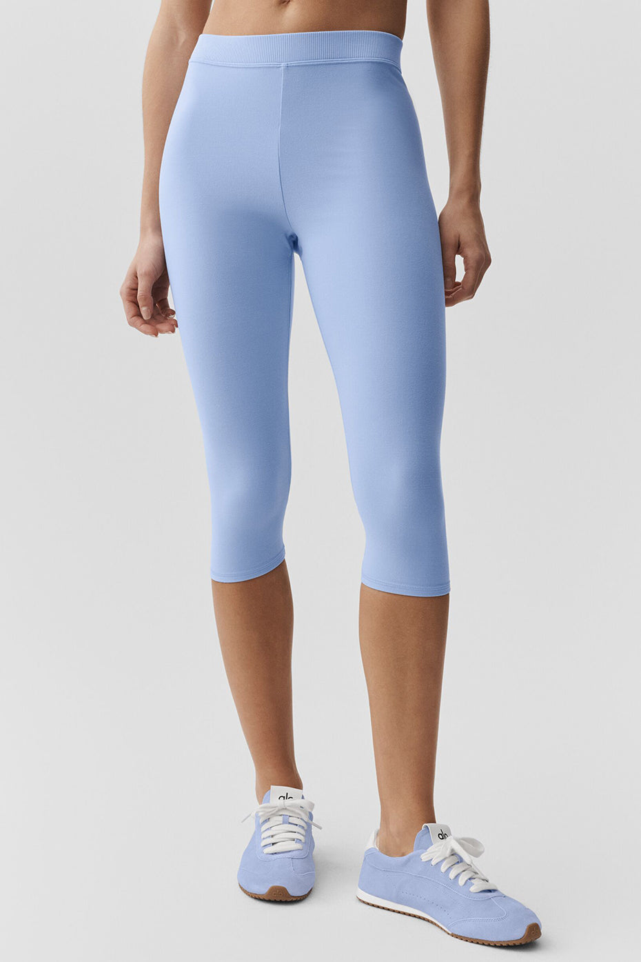 Alo Yoga Alosoft High-Waist Iconic 90's Capri - Light Provence Blue - imagen 1