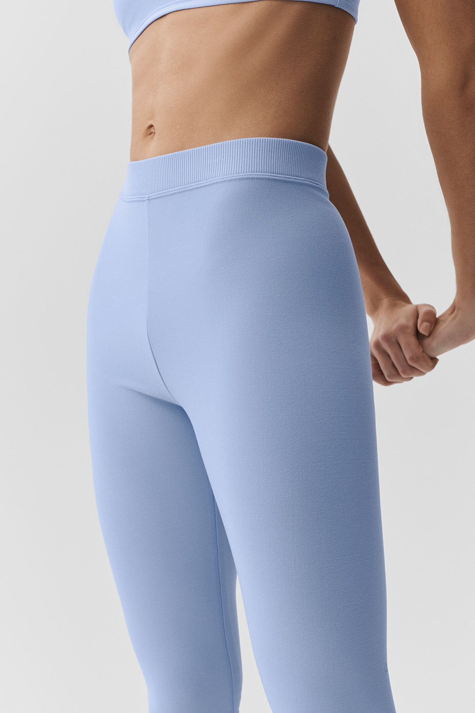 Alo Yoga Alosoft High-Waist Iconic 90's Capri - Light Provence Blue - imagen 3