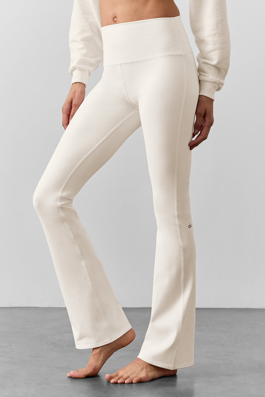 Alo Yoga Airbrush High-Waist Bootcut Legging (Regular) - Ivory - imagen 3