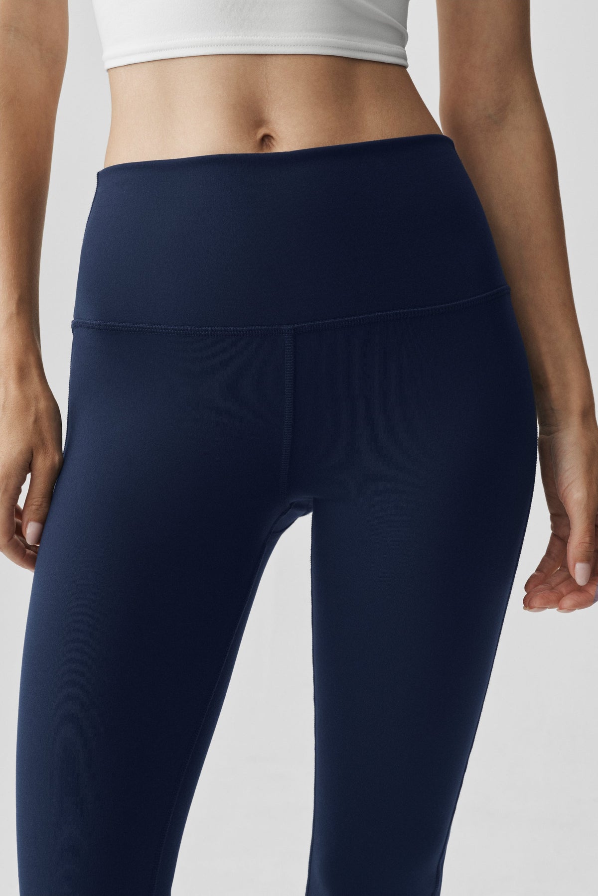 Alo Yoga Airbrush High-Waist Bootcut Legging (Short) - Navy - imagen 4