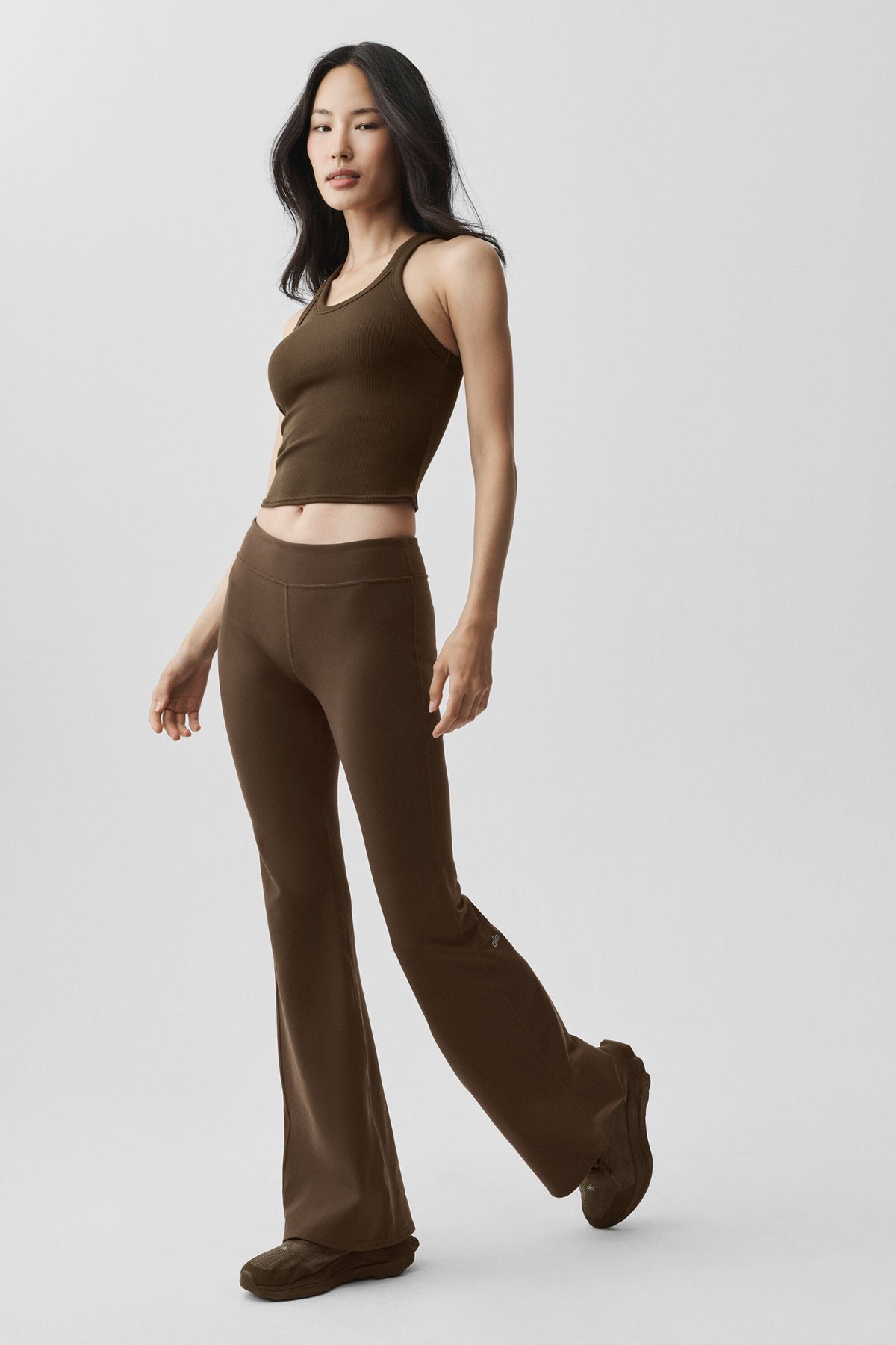 Alo Yoga Airbrush Low-Rise Flare Legging (Regular) - Espresso - imagen 5