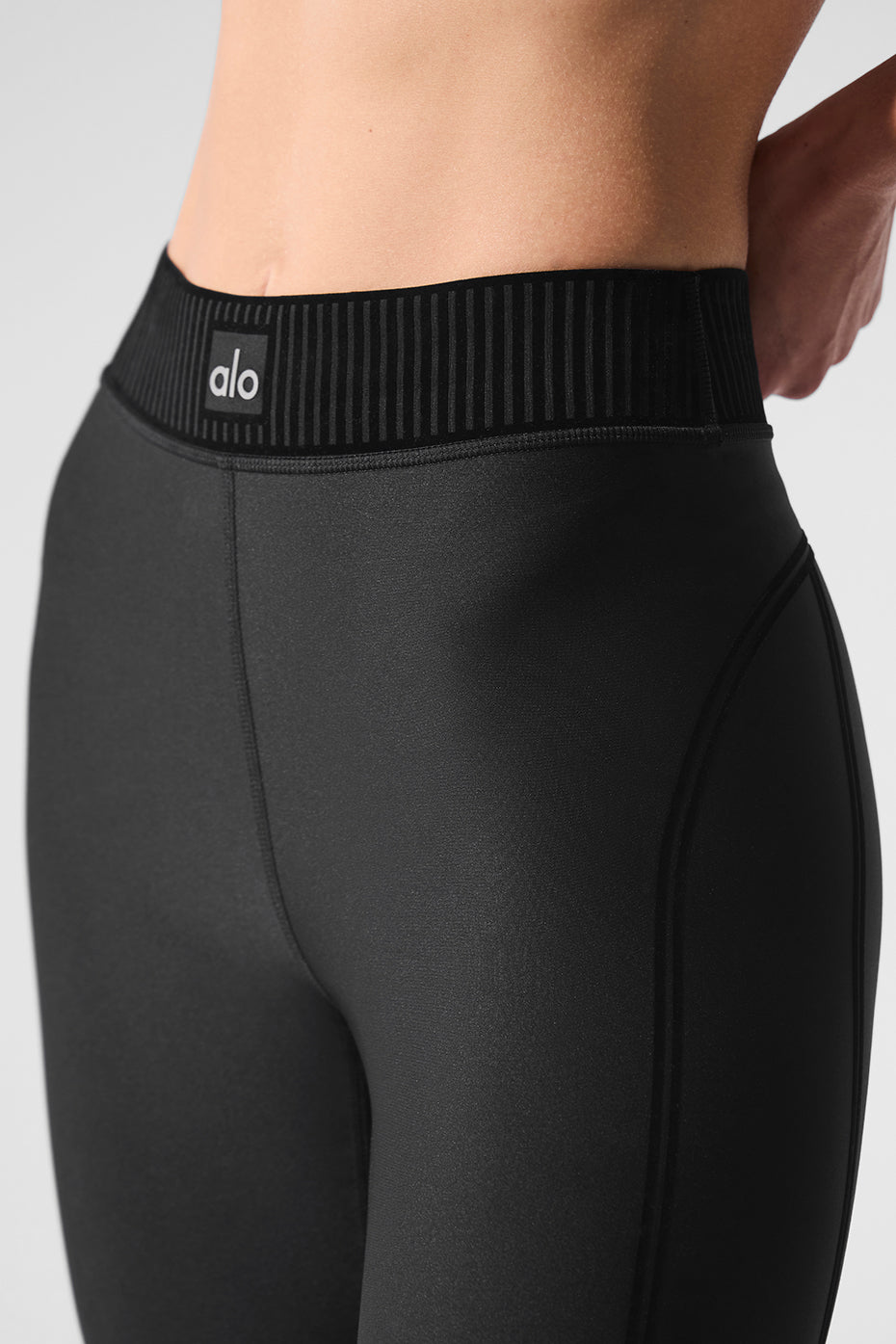 Alo Yoga Airlift High-Waist 7/8 Line Up Legging - Black - imagen 5