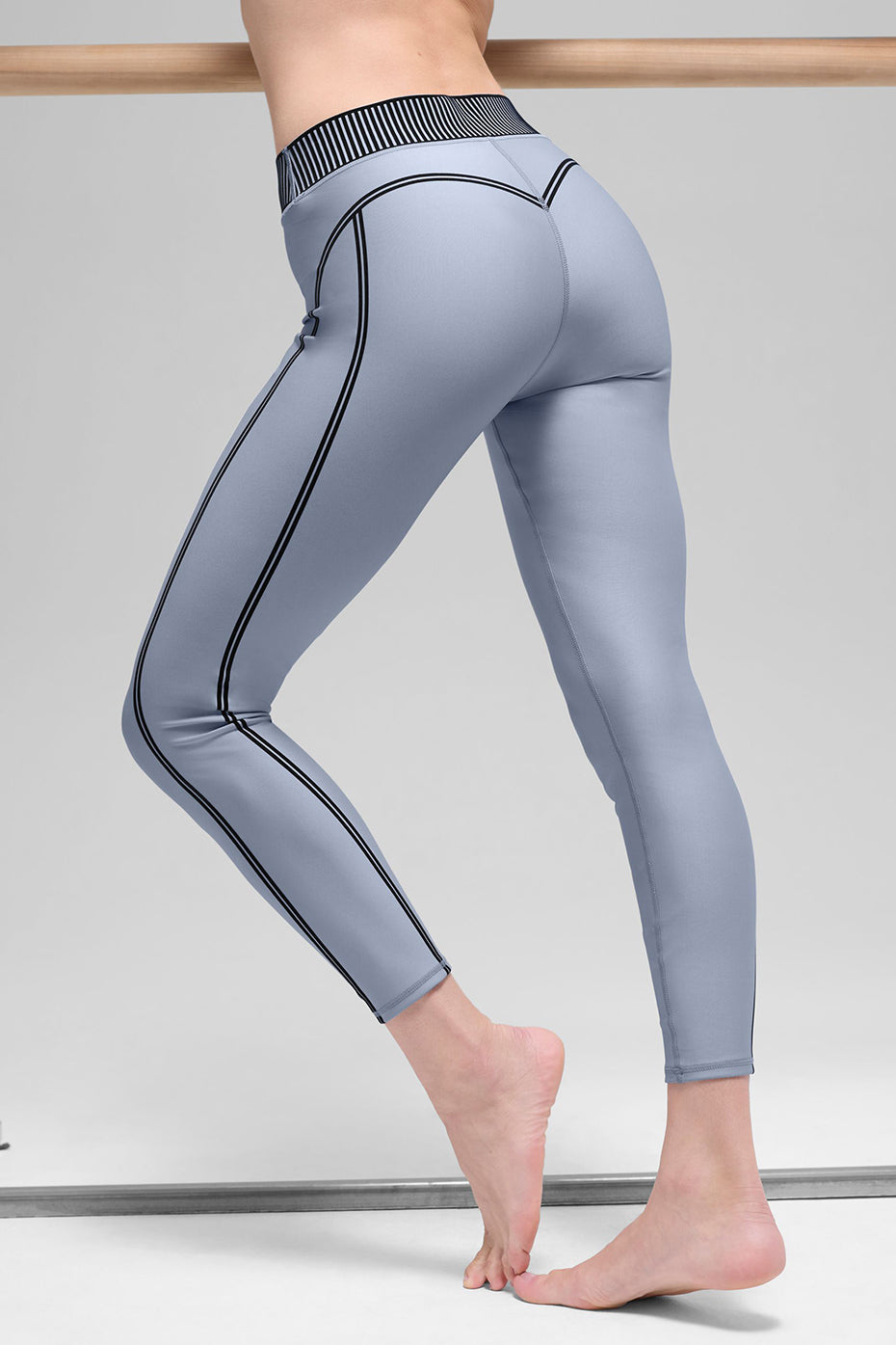 Alo Yoga Airlift High-Waist 7/8 Line Up Legging - Winter Frost - imagen 2