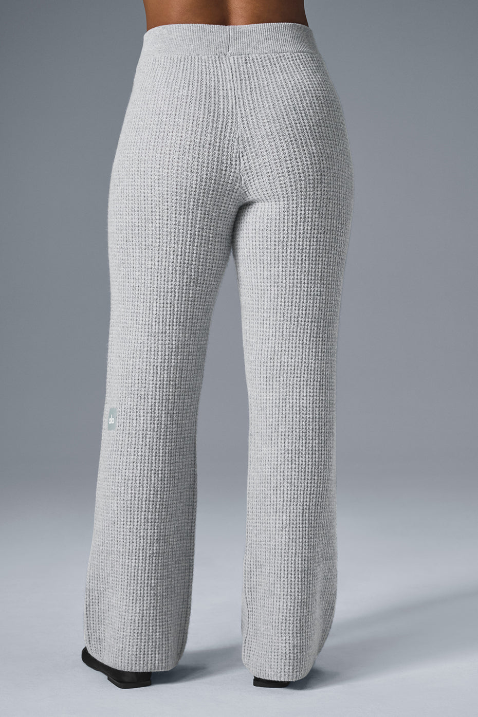 Alo Yoga Cashmere High-Waist Plush Waffle Pant - Athletic Heather Grey - imagen 3