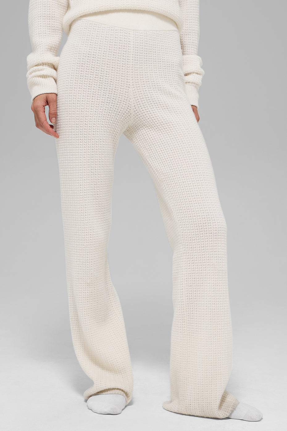 Alo Yoga Cashmere High-Waist Plush Waffle Pant - Ivory - imagen 1