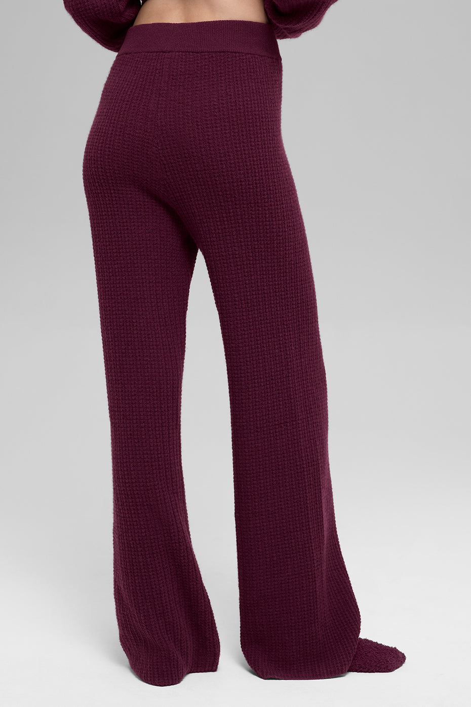 Alo Yoga Cashmere High-Waist Plush Waffle Pant - Burgundy - imagen 2