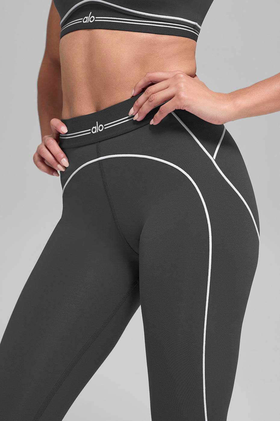 Alo Yoga Airbrush High-Waist Heart Throb Legging - Anthracite/White - imagen 3