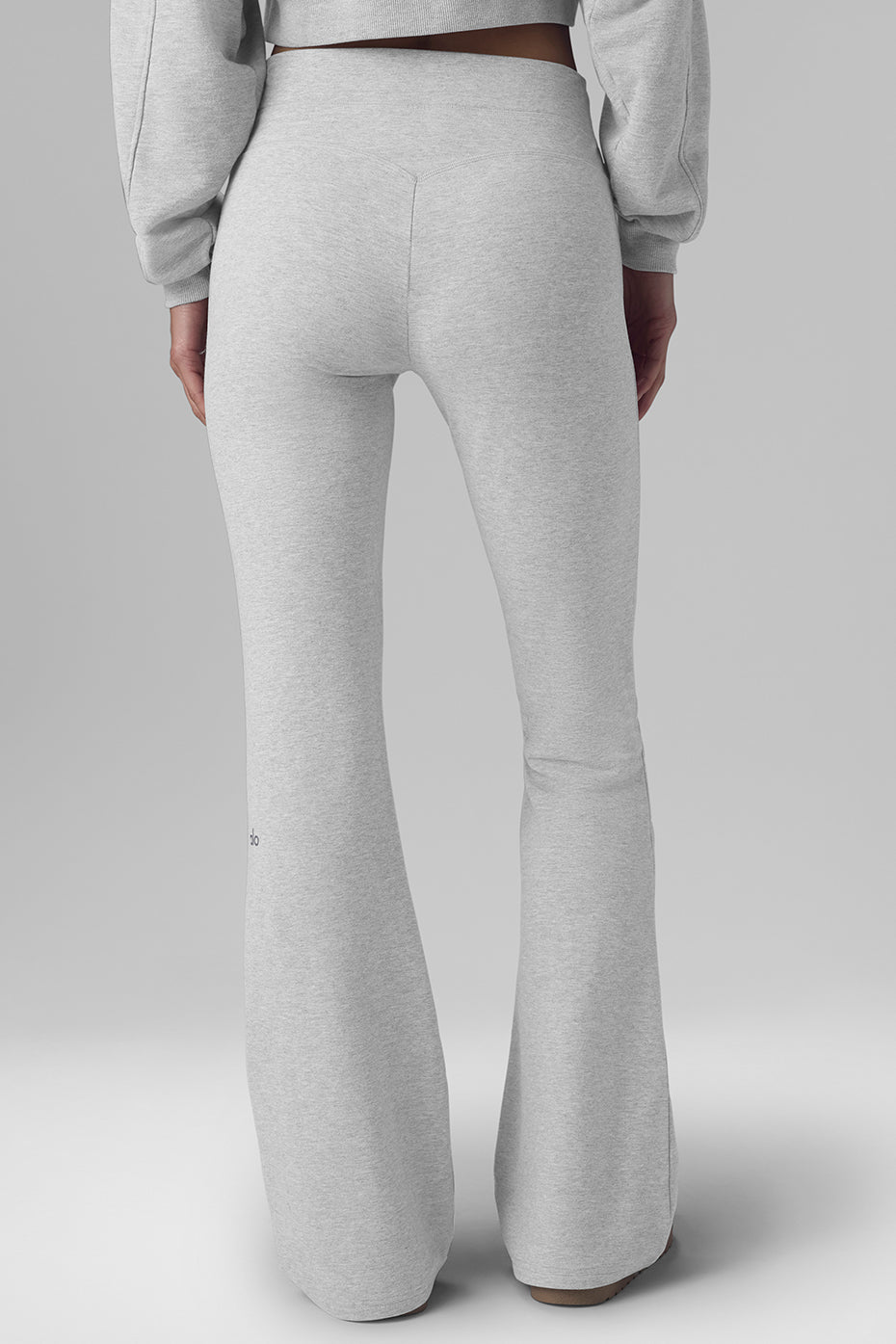 Alo Yoga Sway Bootcut Sweatpant - Athletic Heather Grey - imagen 4
