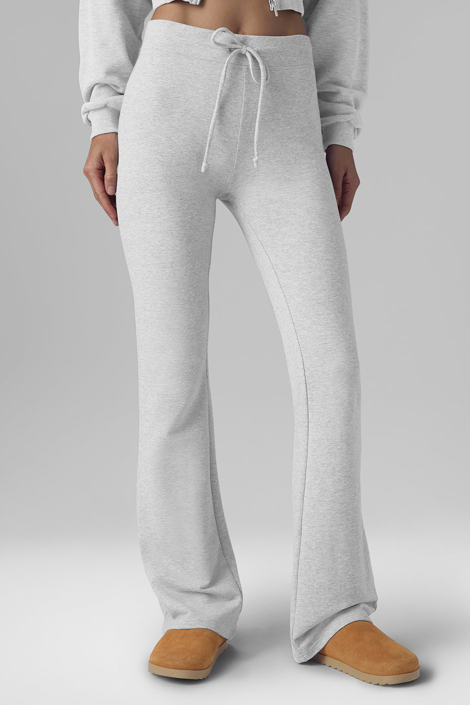 Alo Yoga Sway Bootcut Sweatpant - Athletic Heather Grey - imagen 3