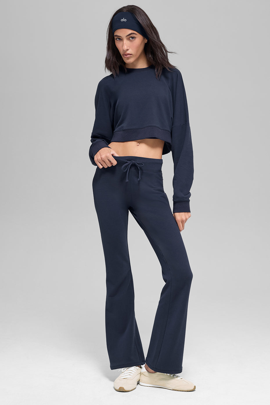 Alo Yoga Sway Bootcut Sweatpant - Navy - imagen 5