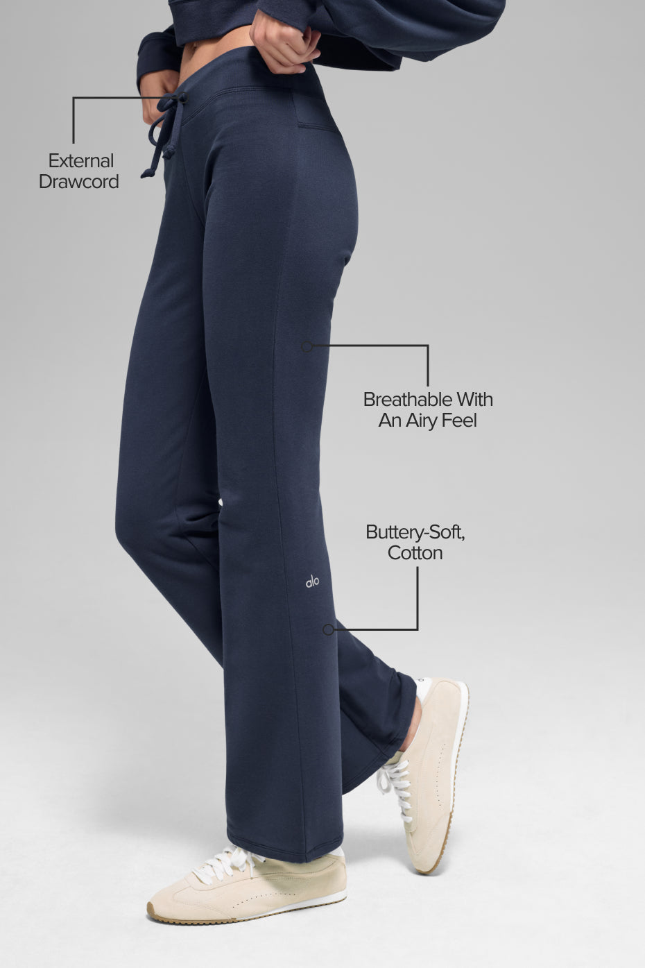 Alo Yoga Sway Bootcut Sweatpant - Navy - imagen 2