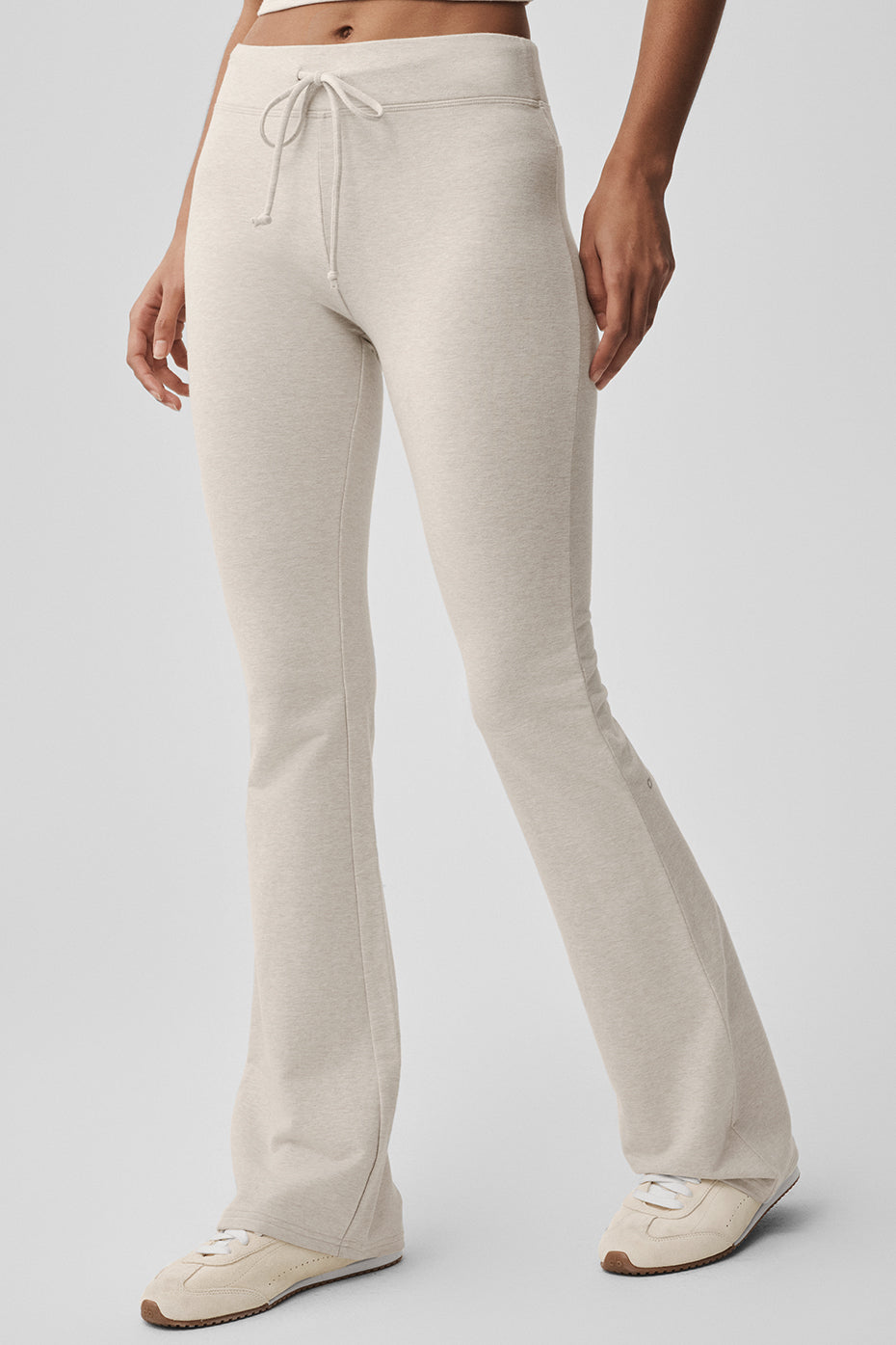 Alo Yoga Sway Bootcut Sweatpant - Oatmeal Heather - imagen 4