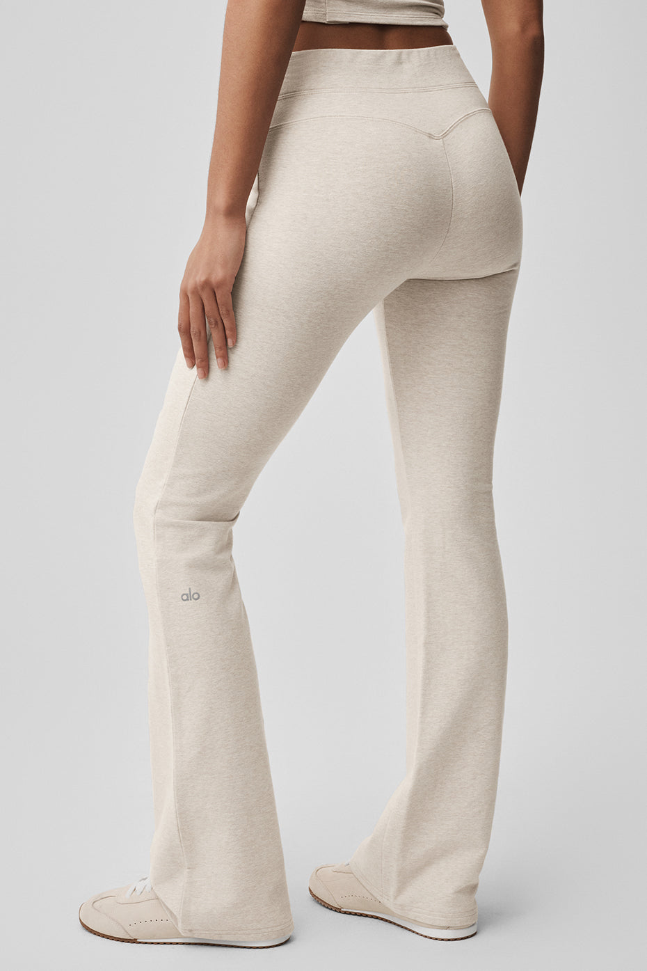 Alo Yoga Sway Bootcut Sweatpant - Oatmeal Heather - imagen 2