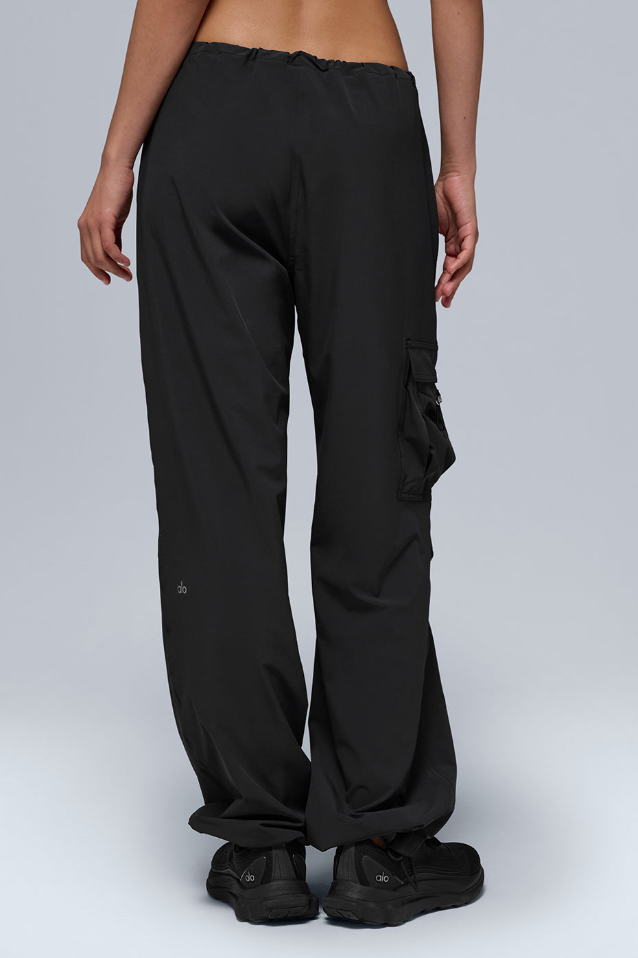 Alo Yoga Low Rise Megastar Cargo Pant - Black - imagen 2