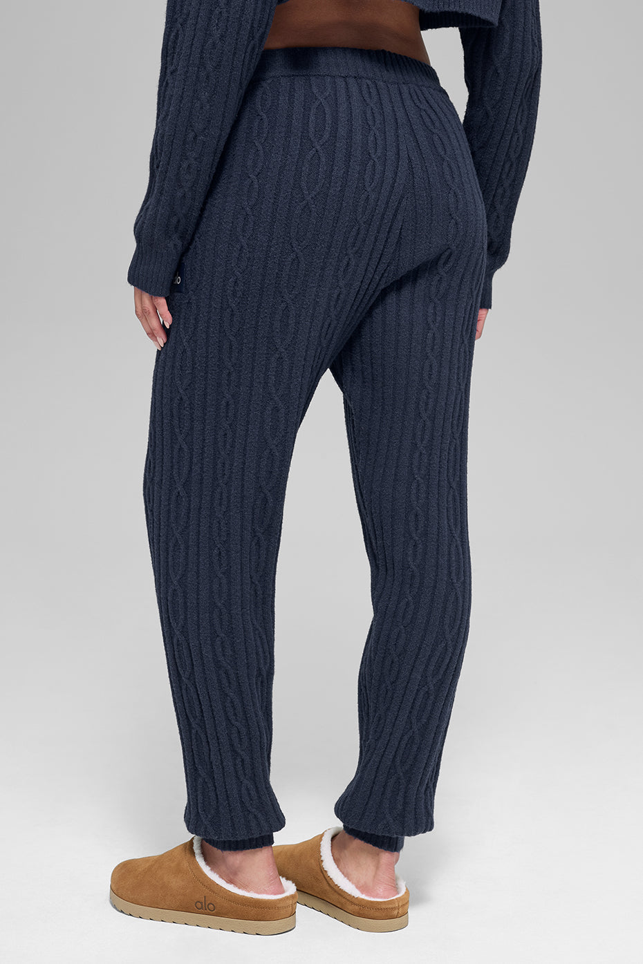 Alo Yoga Cable Knit Winter Bliss Pant - Navy - imagen 4