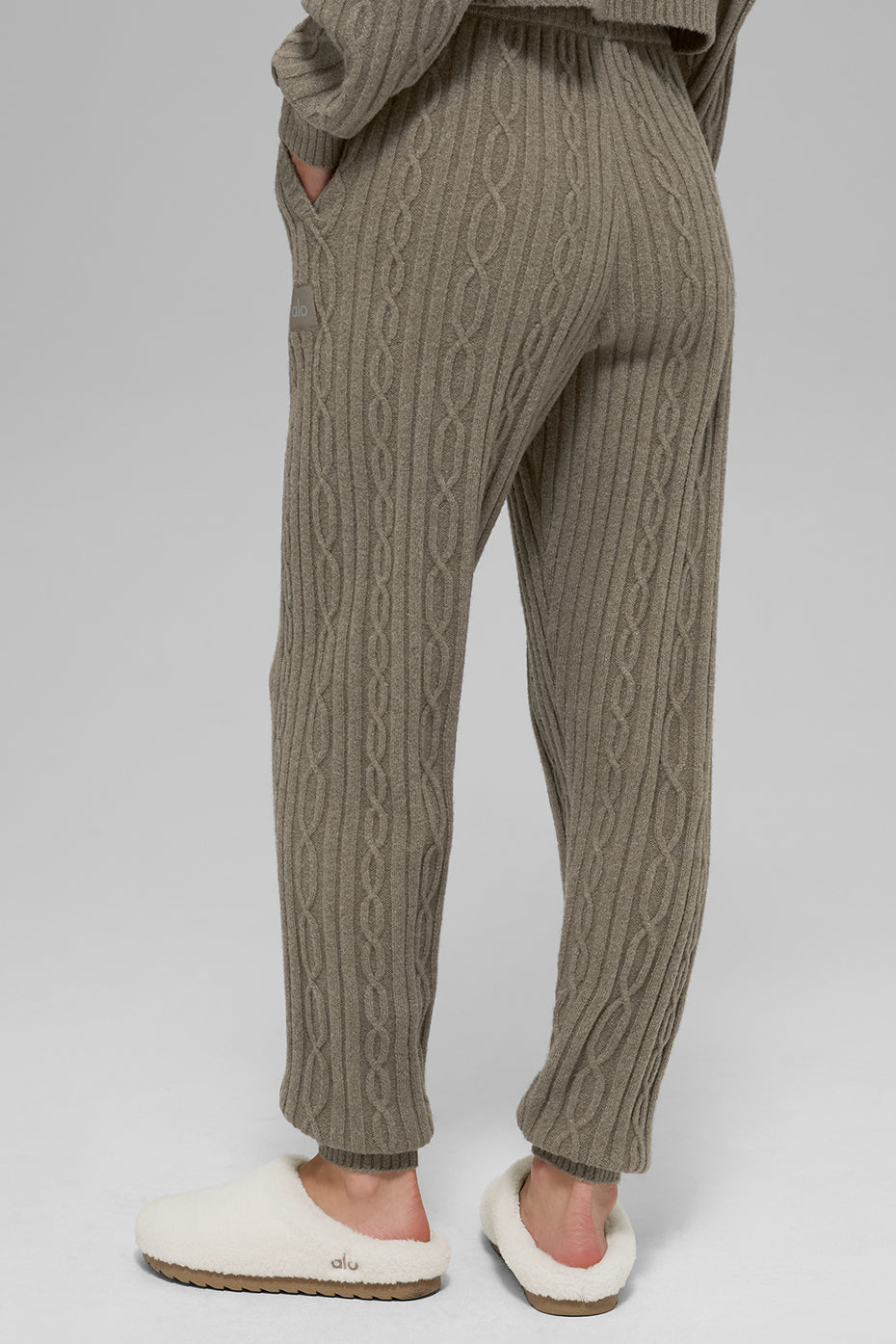 Alo Yoga Cable Knit Winter Bliss Pant - Light Cocoa - imagen 4