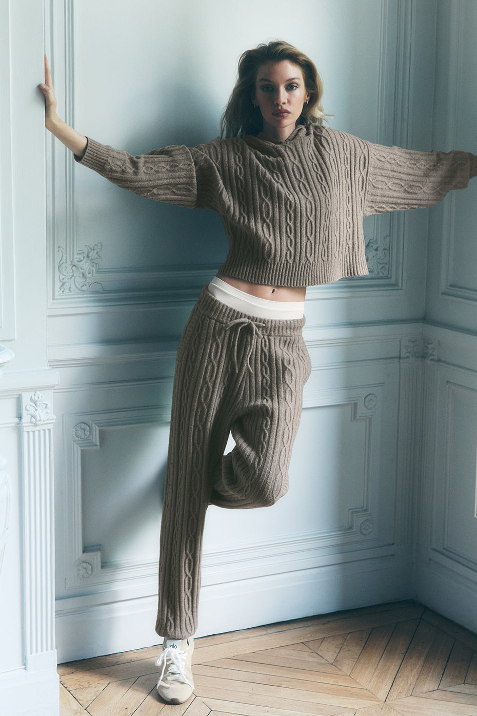Alo Yoga Cable Knit Winter Bliss Pant - Light Cocoa - imagen 1