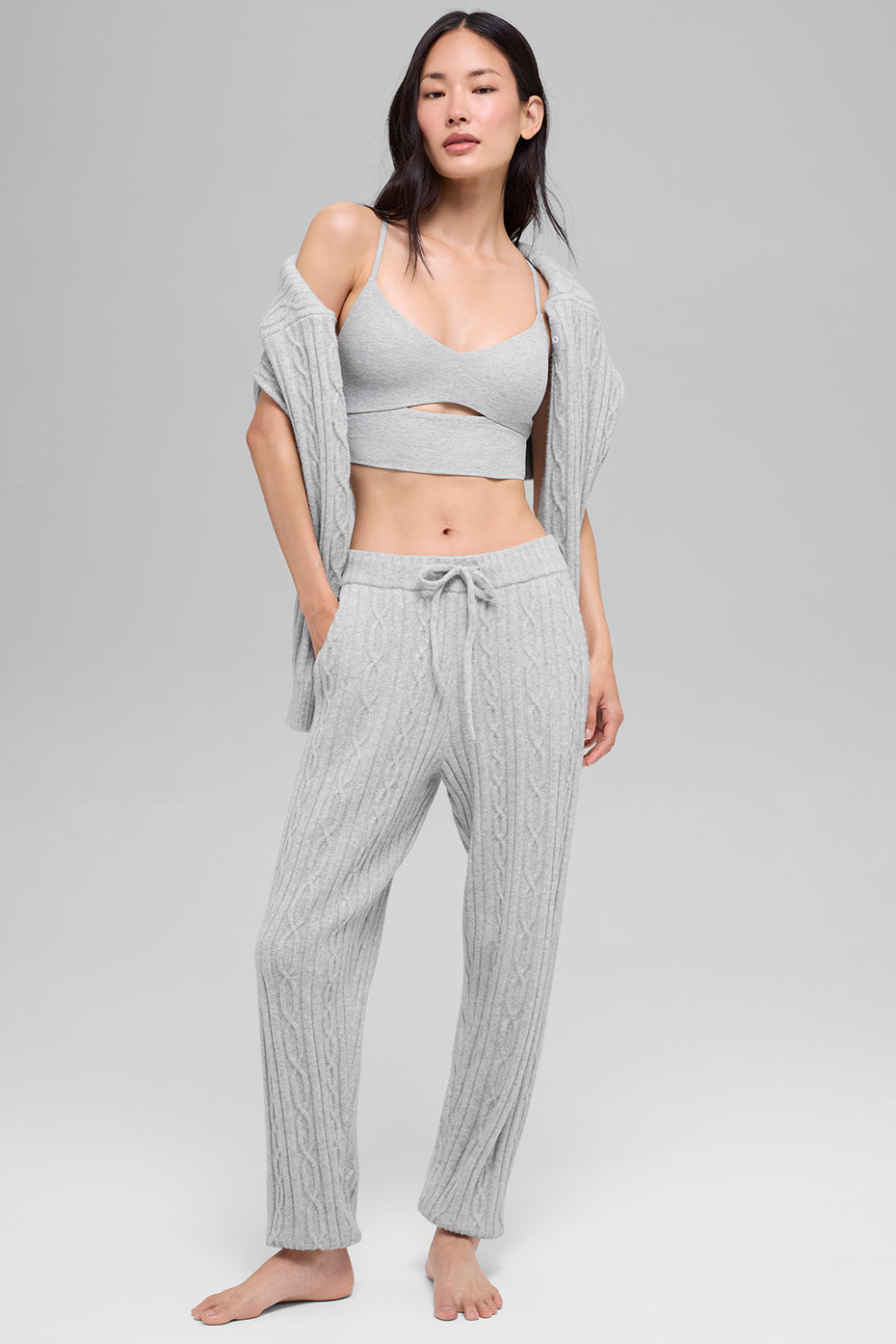 Alo Yoga Cable Knit Winter Bliss Pant - Athletic Heather Grey - imagen 5