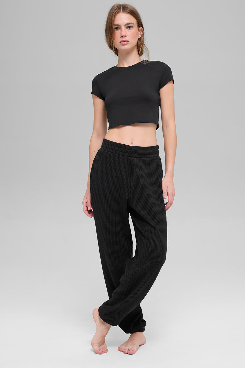 Alo Yoga Waffle Weekend Escape Jogger - Black - imagen 4