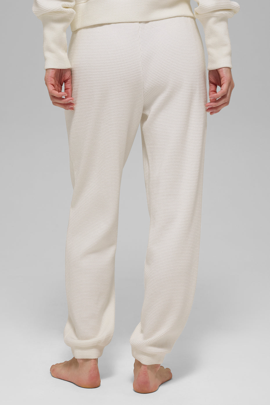 Alo Yoga Waffle Weekend Escape Jogger - Ivory - imagen 4