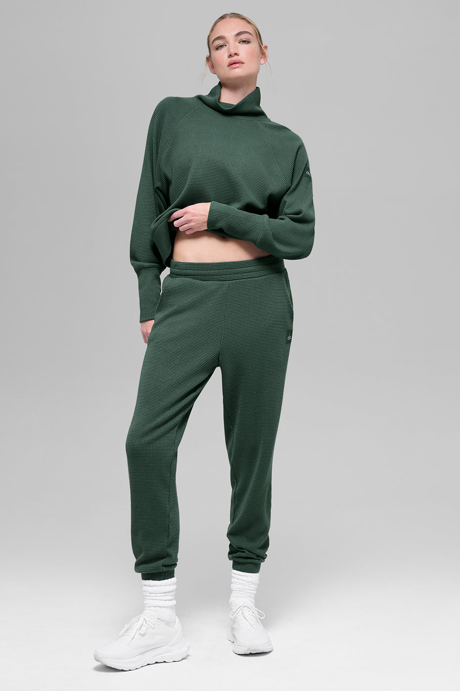 Alo Yoga Waffle Weekend Escape Jogger - Clover Green - imagen 5