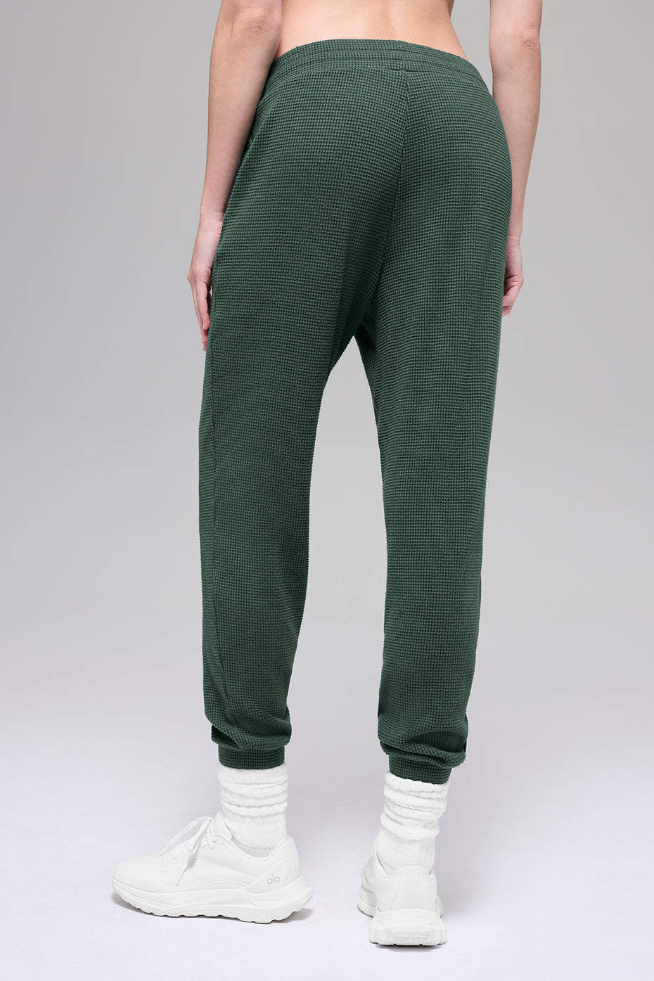 Alo Yoga Waffle Weekend Escape Jogger - Clover Green - imagen 2
