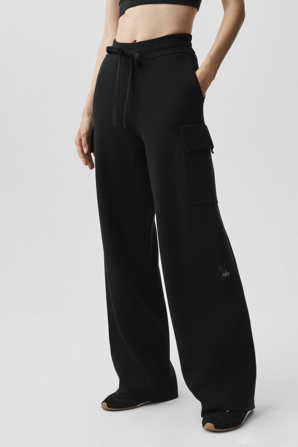 Alo Yoga Scholar Knit High-Waist Cargo Pant - Black - imagen 3