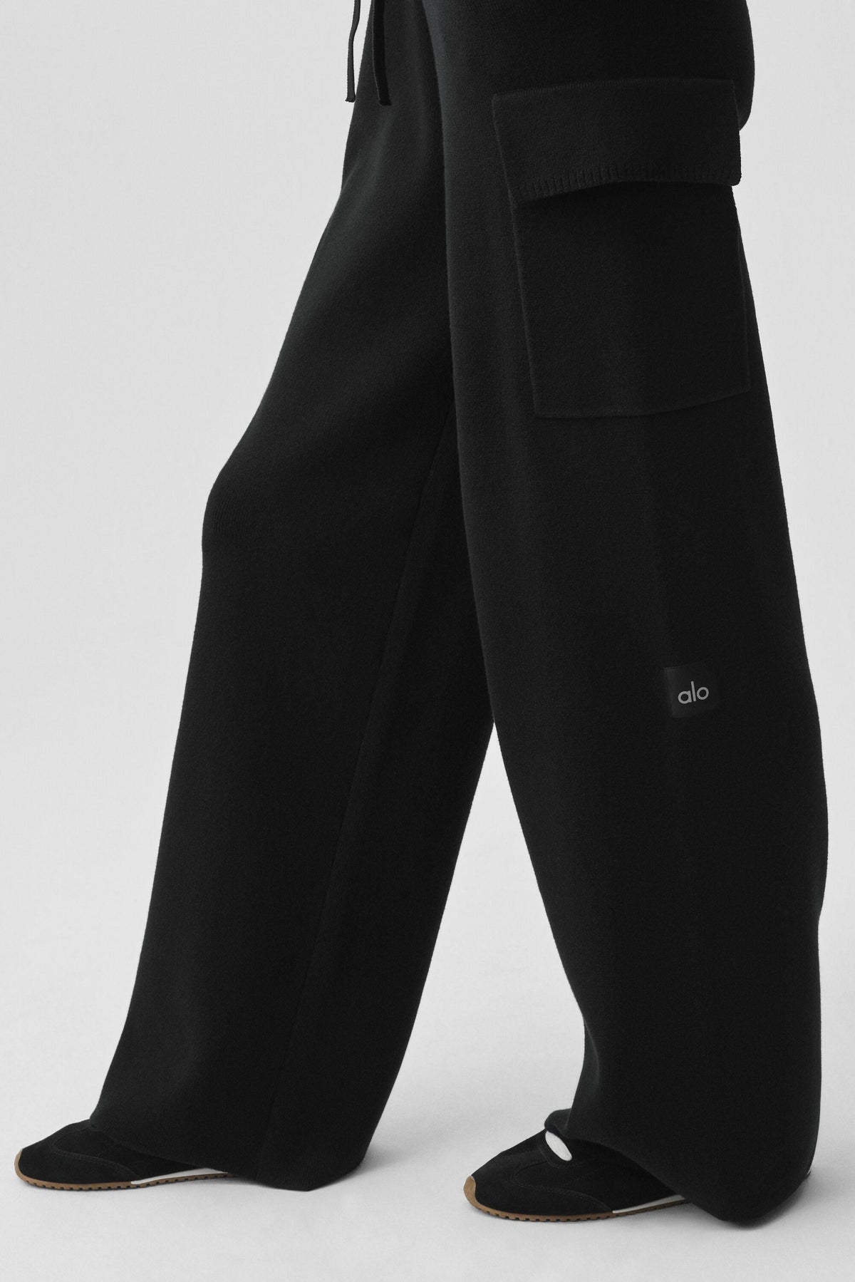 Alo Yoga Scholar Knit High-Waist Cargo Pant - Black - imagen 4