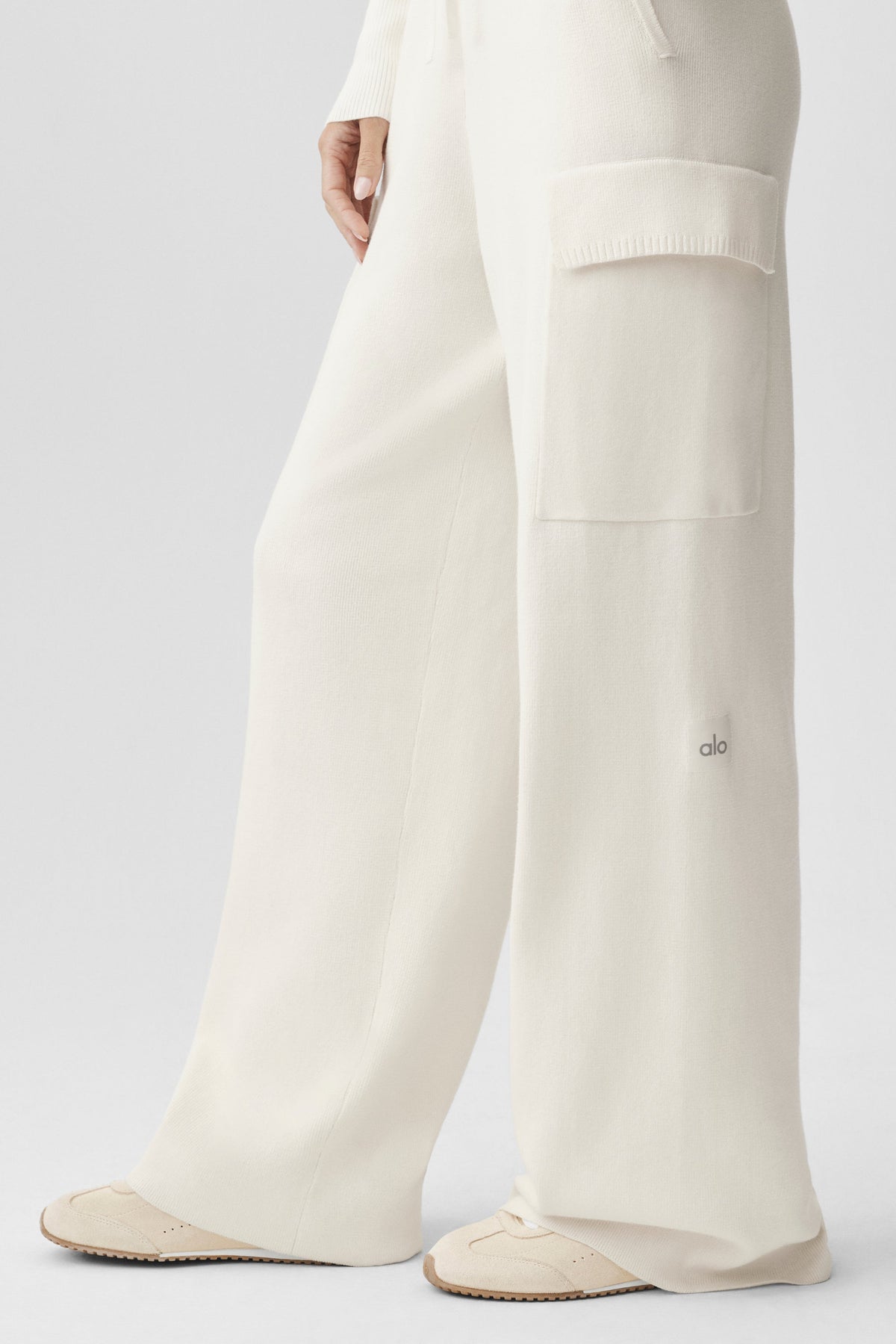Alo Yoga Scholar Knit High-Waist Cargo Pant - Ivory - imagen 2