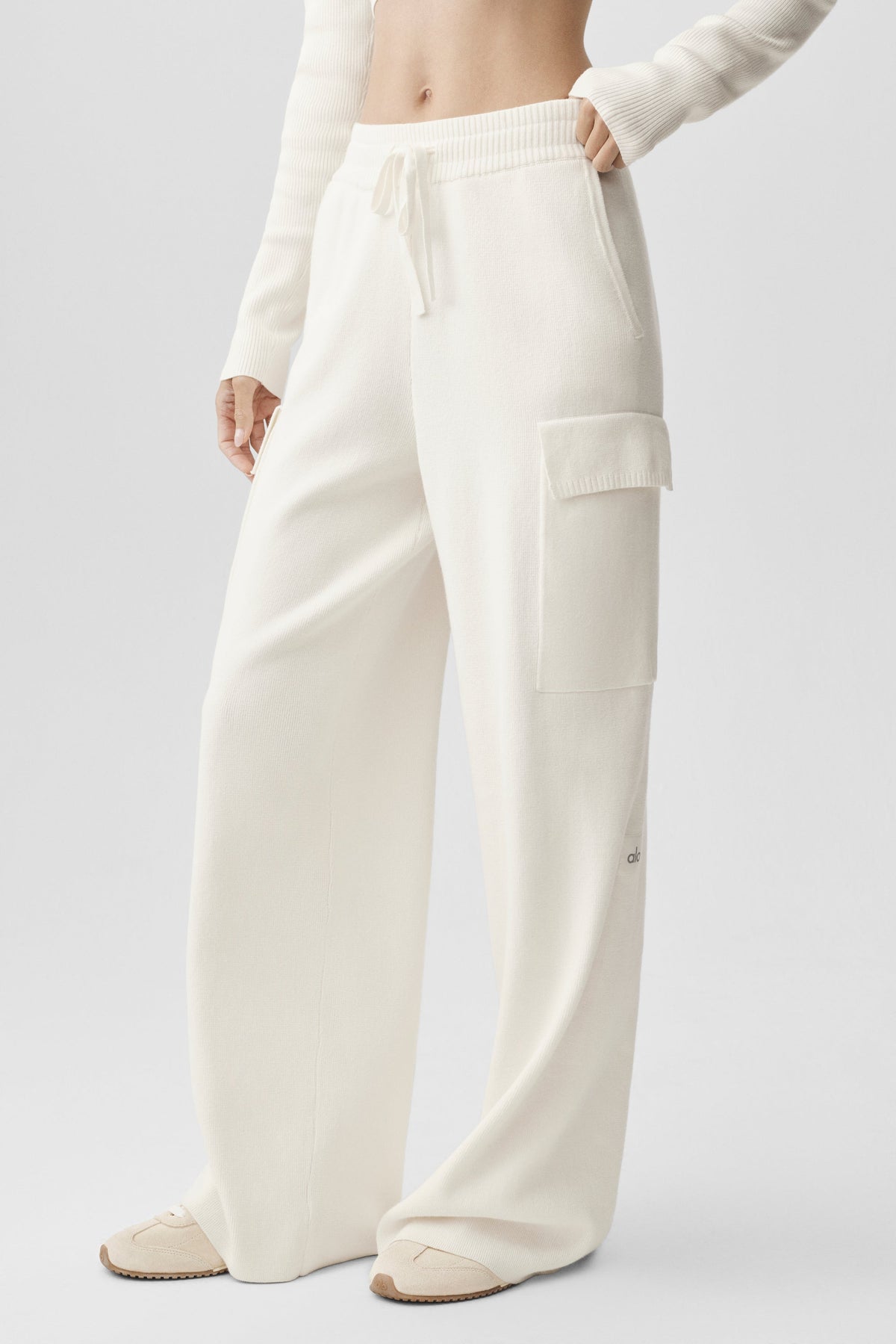 Alo Yoga Scholar Knit High-Waist Cargo Pant - Ivory - imagen 3