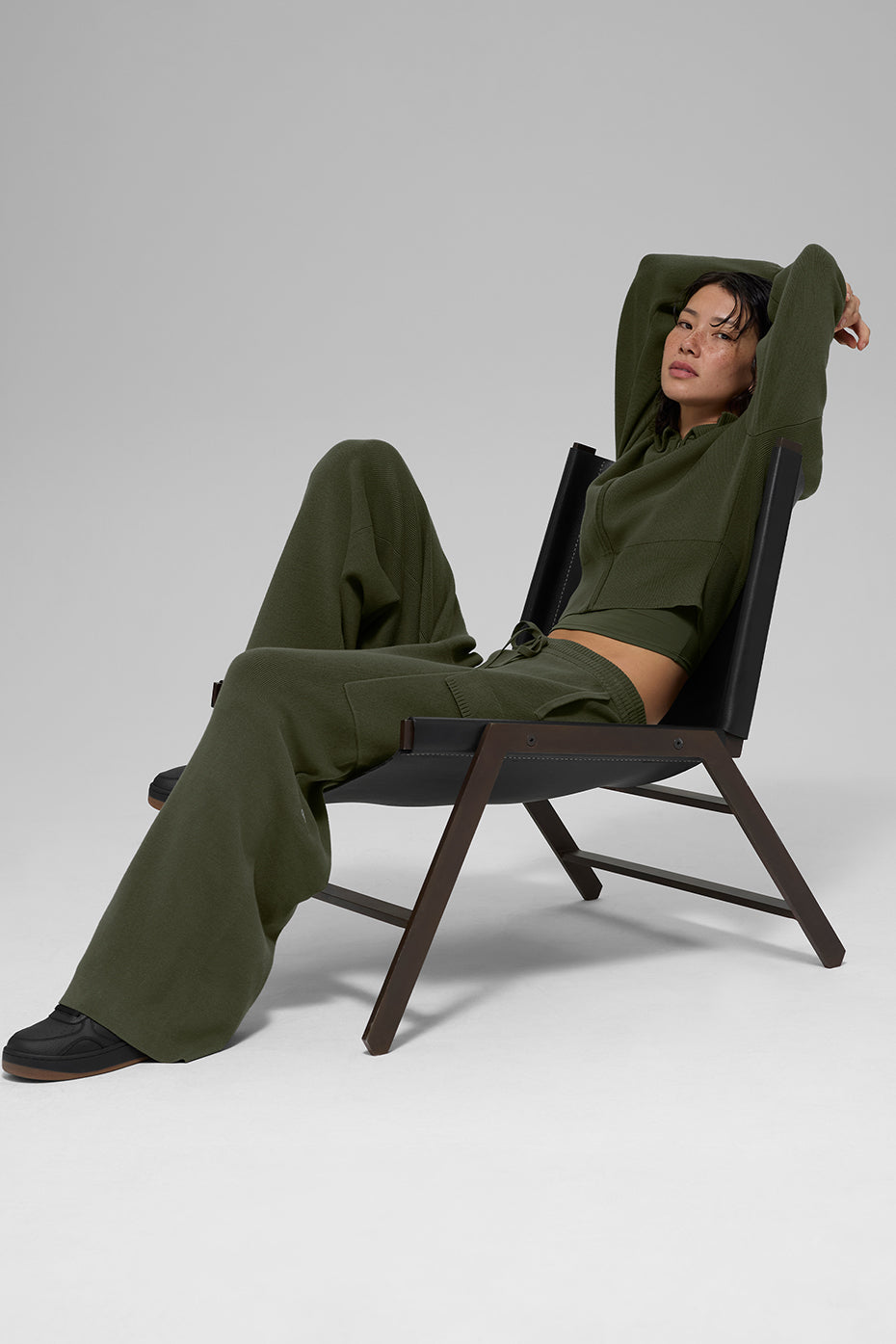 Alo Yoga Scholar Knit High-Waist Cargo Pant - Green Olive - imagen 5
