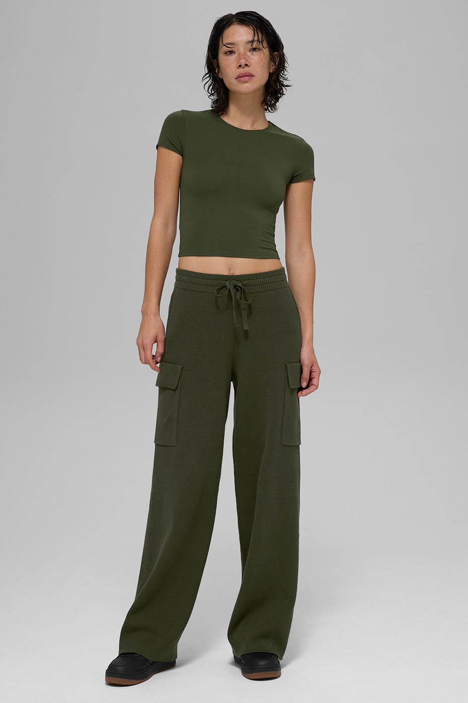 Alo Yoga Scholar Knit High-Waist Cargo Pant - Green Olive - imagen 4