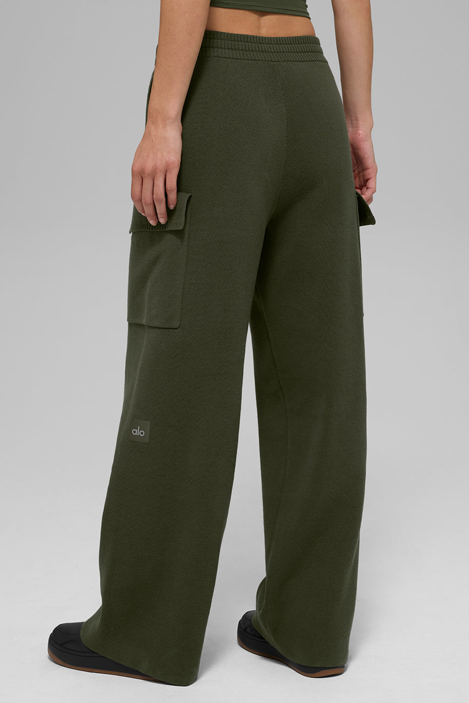 Alo Yoga Scholar Knit High-Waist Cargo Pant - Green Olive - imagen 2