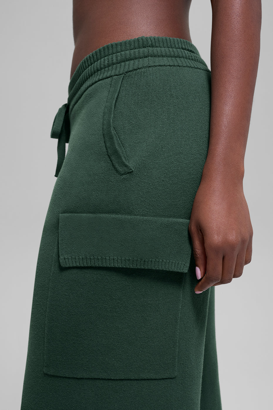 Alo Yoga Scholar Knit High-Waist Cargo Pant - Clover Green - imagen 4