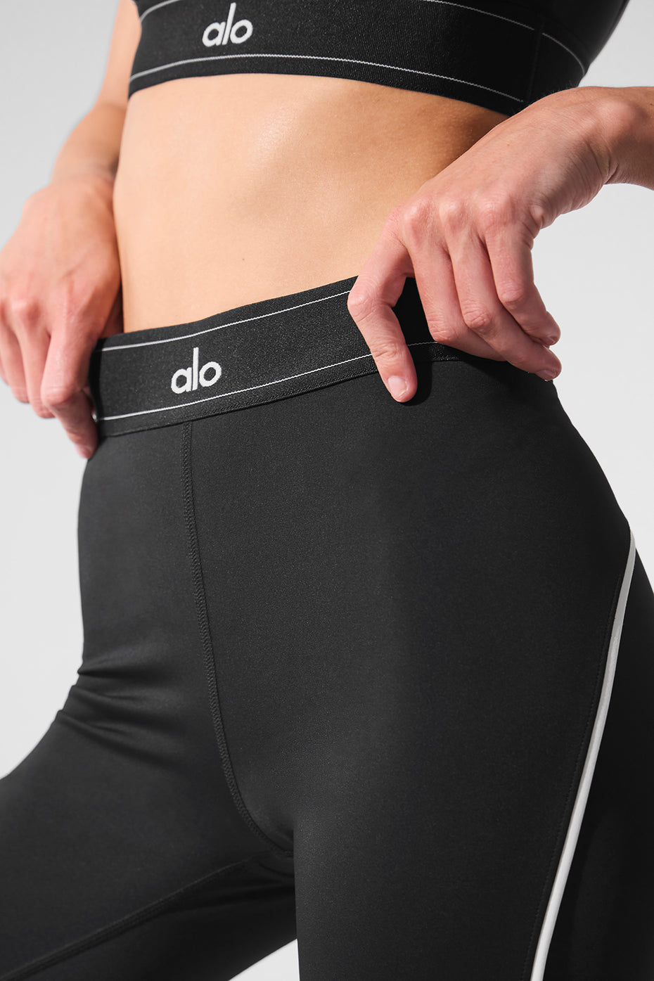 Alo Yoga Airlift High-Waist Suit Up Legging - Black/White - imagen 4