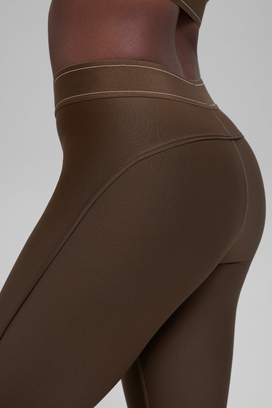 Alo Yoga Airlift High-Waist Suit Up Legging - Espresso - imagen 5