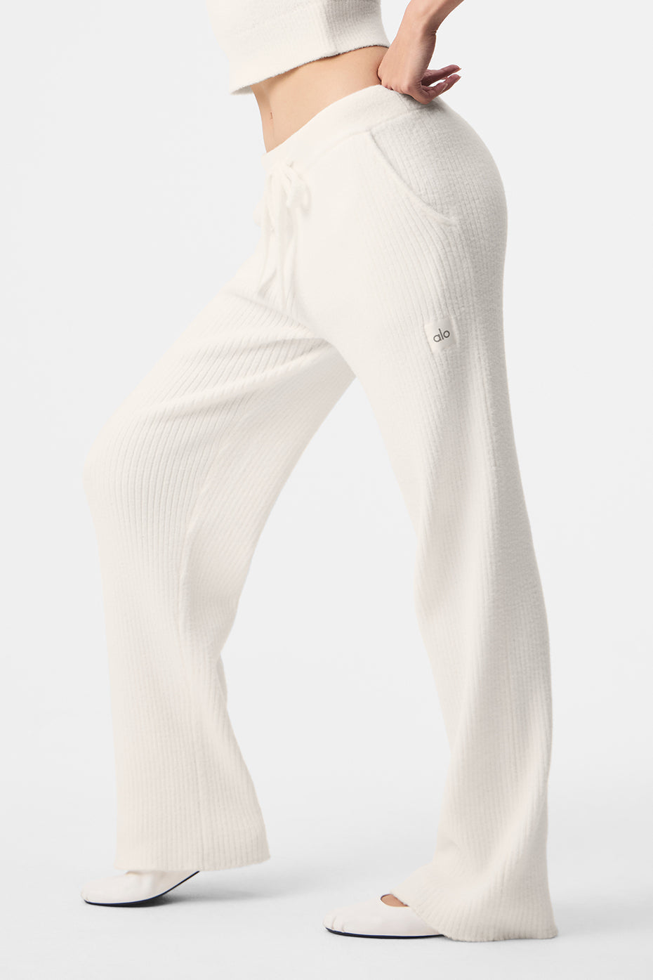 Alo Yoga Snuggle Up Sweater High-Waist Wide Leg Pant - Ivory - imagen 4