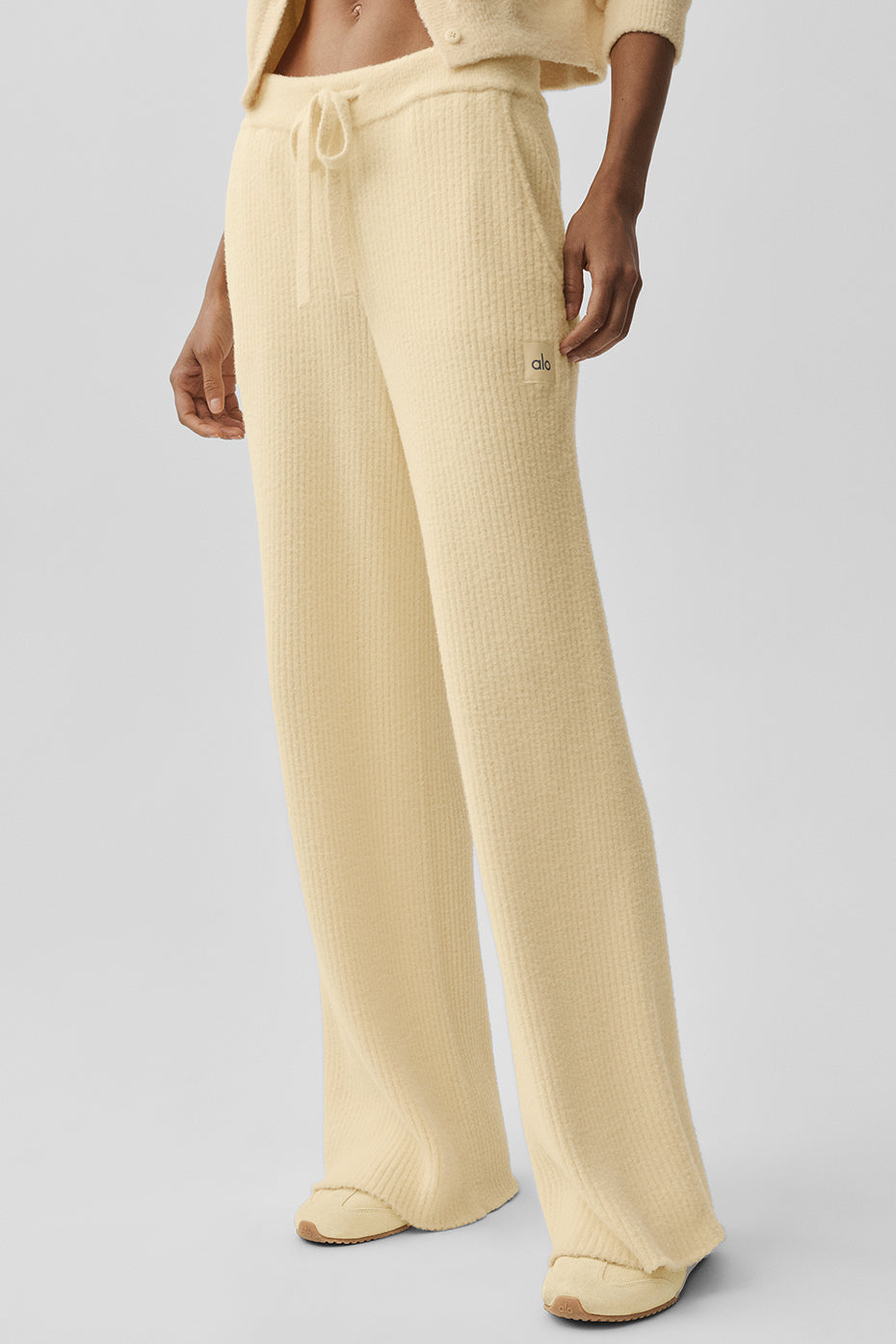 Alo Yoga Snuggle Up Sweater High-Waist Wide Leg Pant - Candlelight Yellow - imagen 2