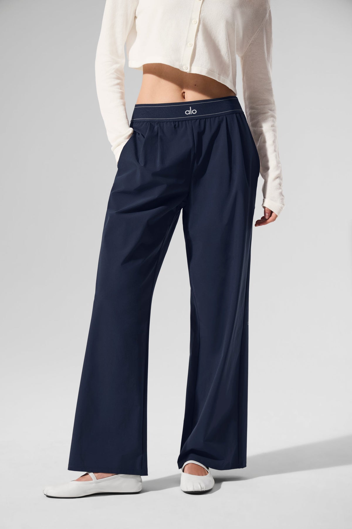 Alo Yoga Suit Up Trouser (Regular) - Navy - imagen 5