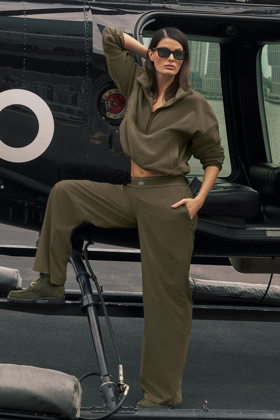 Alo Yoga Suit Up Trouser (Regular) - Olive Tree - imagen 1