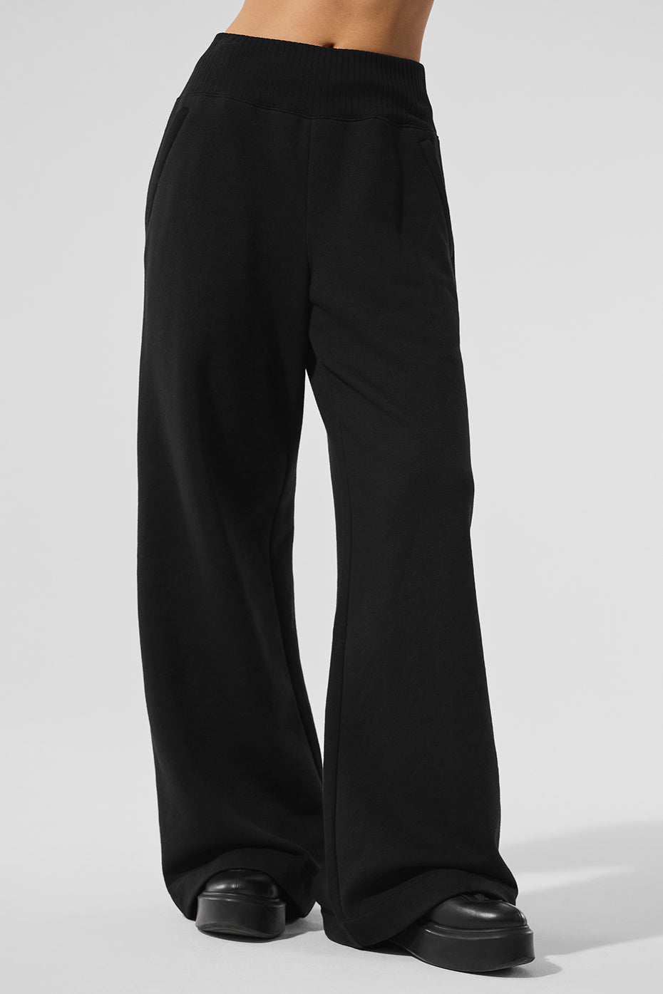 Alo Yoga Serenity Wide Leg Sweatpant - Black - imagen 1