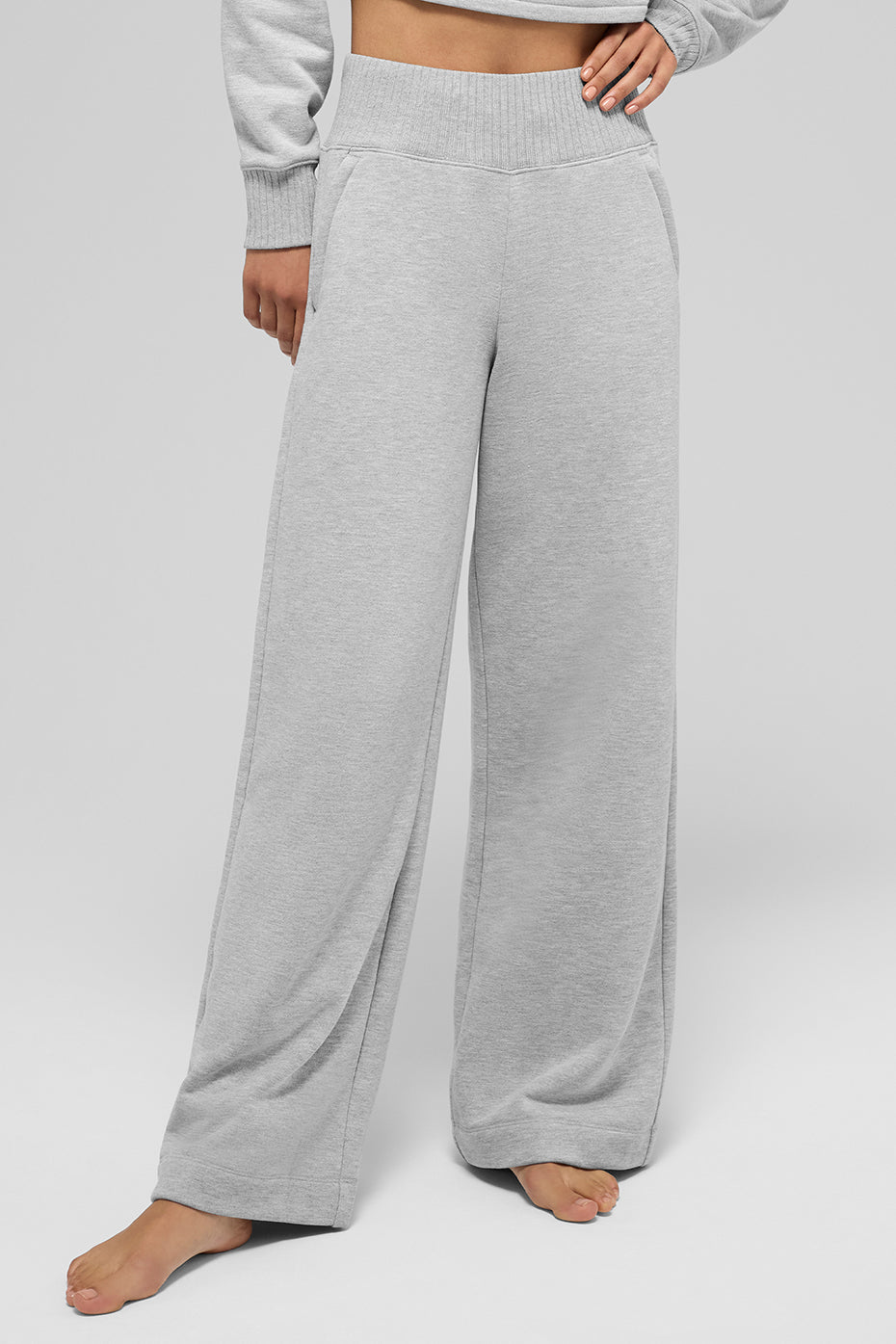 Alo Yoga Serenity Wide Leg Sweatpant - Athletic Heather Grey - imagen 3
