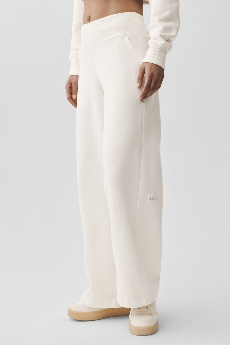 Alo Yoga Serenity Wide Leg Sweatpant - Ivory - imagen 3