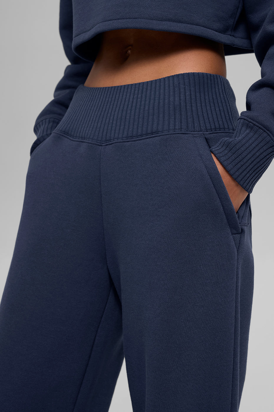 Alo Yoga Serenity Wide Leg Sweatpant - Navy - imagen 4