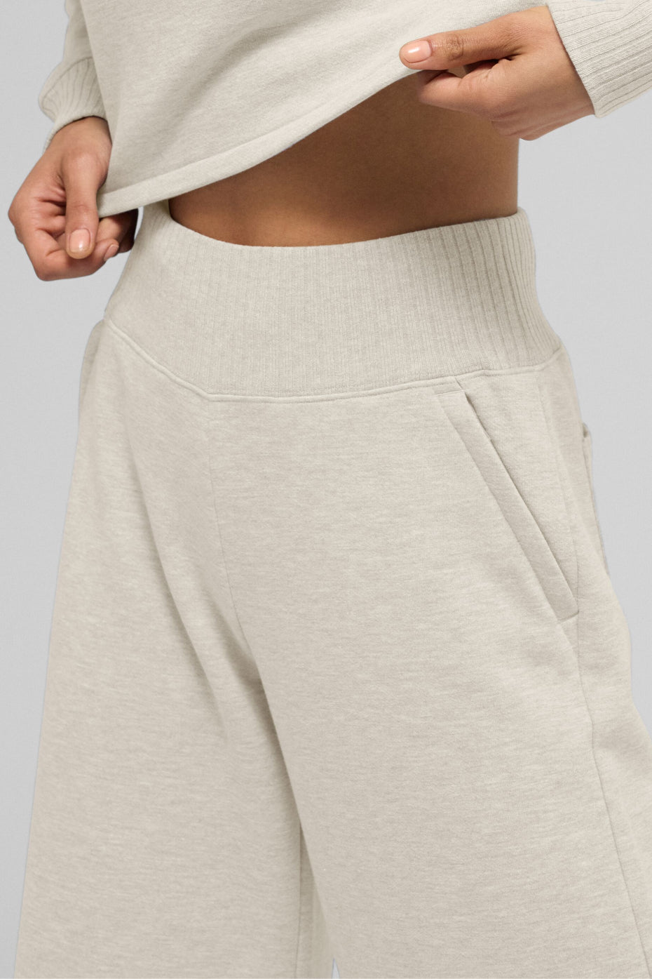 Alo Yoga Serenity Wide Leg Sweatpant - Oatmeal Heather - imagen 3