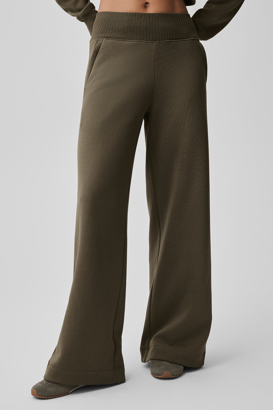Alo Yoga Serenity Wide Leg Sweatpant - Olive Tree - imagen 3