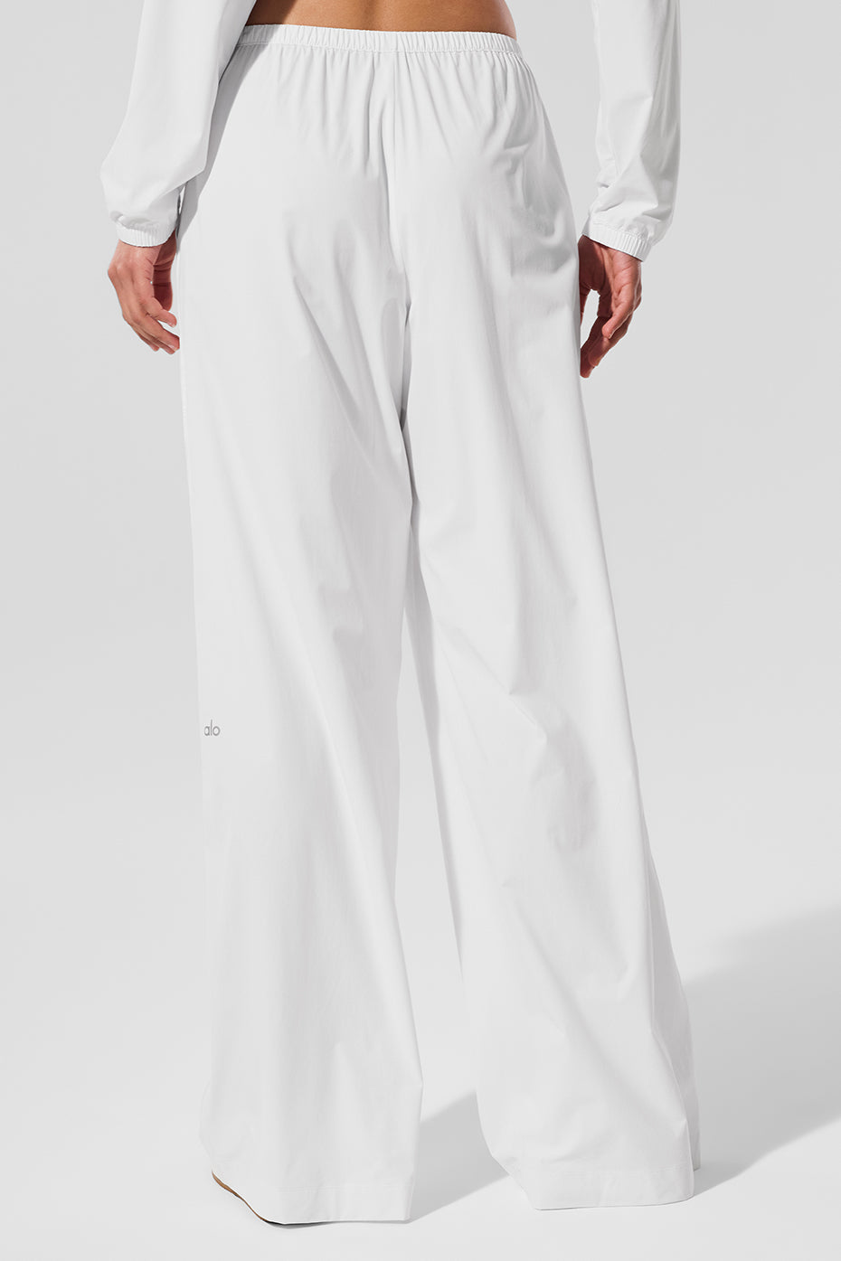Alo Yoga Breezy Wide Leg Pant (Long) - White - imagen 4