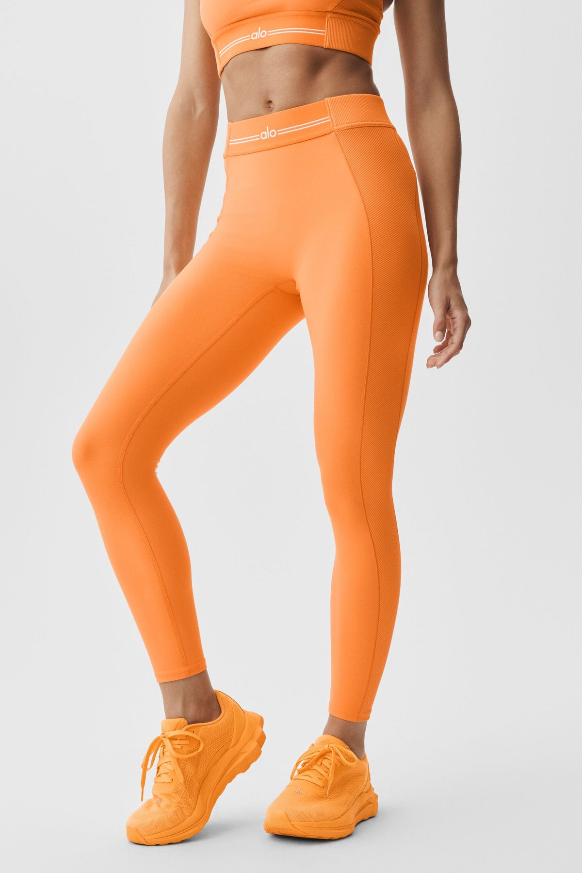 Alo Yoga Alosoft High-Waist 7/8 Relay Legging - Satsuma Breeze/White - imagen 3